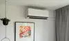 LG binnenunit woonkamer boven radiator met kunstwerk – Tilburg.jpg