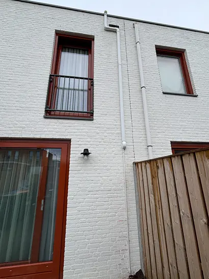 airco-leidingwerk-installatie-tilburg-witte-gevel-2.jpg