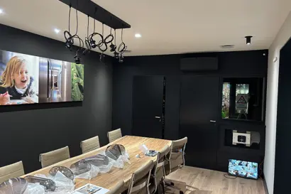 kazumi-black-airco-installatie-zwart-op-zwart.jpg