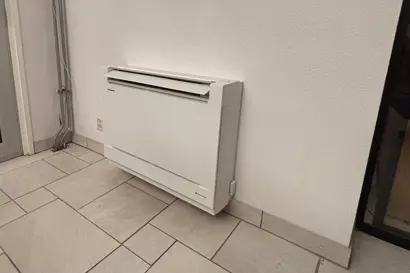 vloermodel-airco-5kw-wifi-panasonic-woonkamer-installatie.jpg .jpg