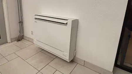 vloermodel-airco-5kw-wifi-panasonic-woonkamer-installatie.jpg .jpg