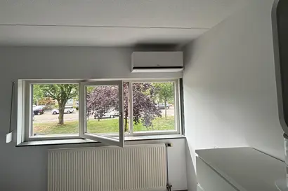Strakke LG multisplit-installatie in kantoorruimte.jpg