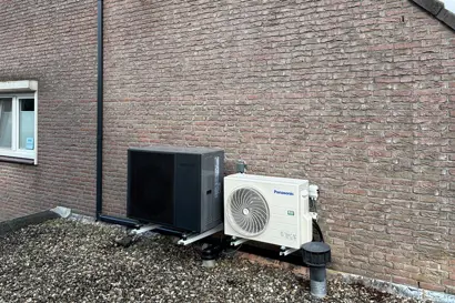 buitenunit-panasonic-airco-naast-warmtepomp.jpg` .jpg