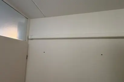 Leidingwerk binnendoor weggewerkt boven deur – Goirle.jpg