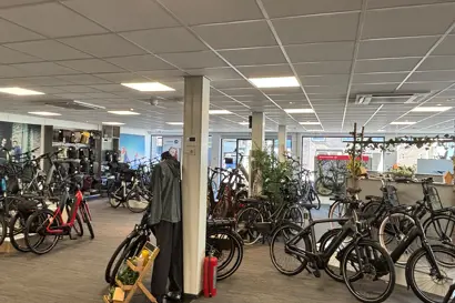 cassetteunits-airco-installatie-fietsenwinkel-met-bediening.jpg