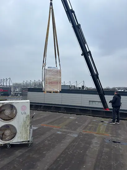 hijskraan-afvoer-lg-en-aanvoer-toshiba-beddenwinkel.jpg .jpg