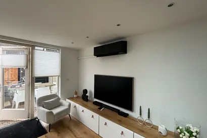 toshiba-kazumi-black-wandairco-boven-tv-woonkamer.jpg .jpg