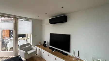 toshiba-kazumi-black-wandairco-boven-tv-woonkamer.jpg .jpg