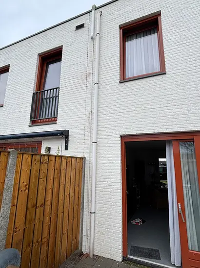 airco-leidingwerk-installatie-tilburg-witte-gevel.jpg