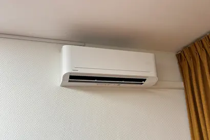 Detailfoto Toshiba binnenunit aan wand.jpg