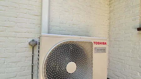 Multisplit buitenunit Toshiba Seiya – strak weggewerkt.jpg