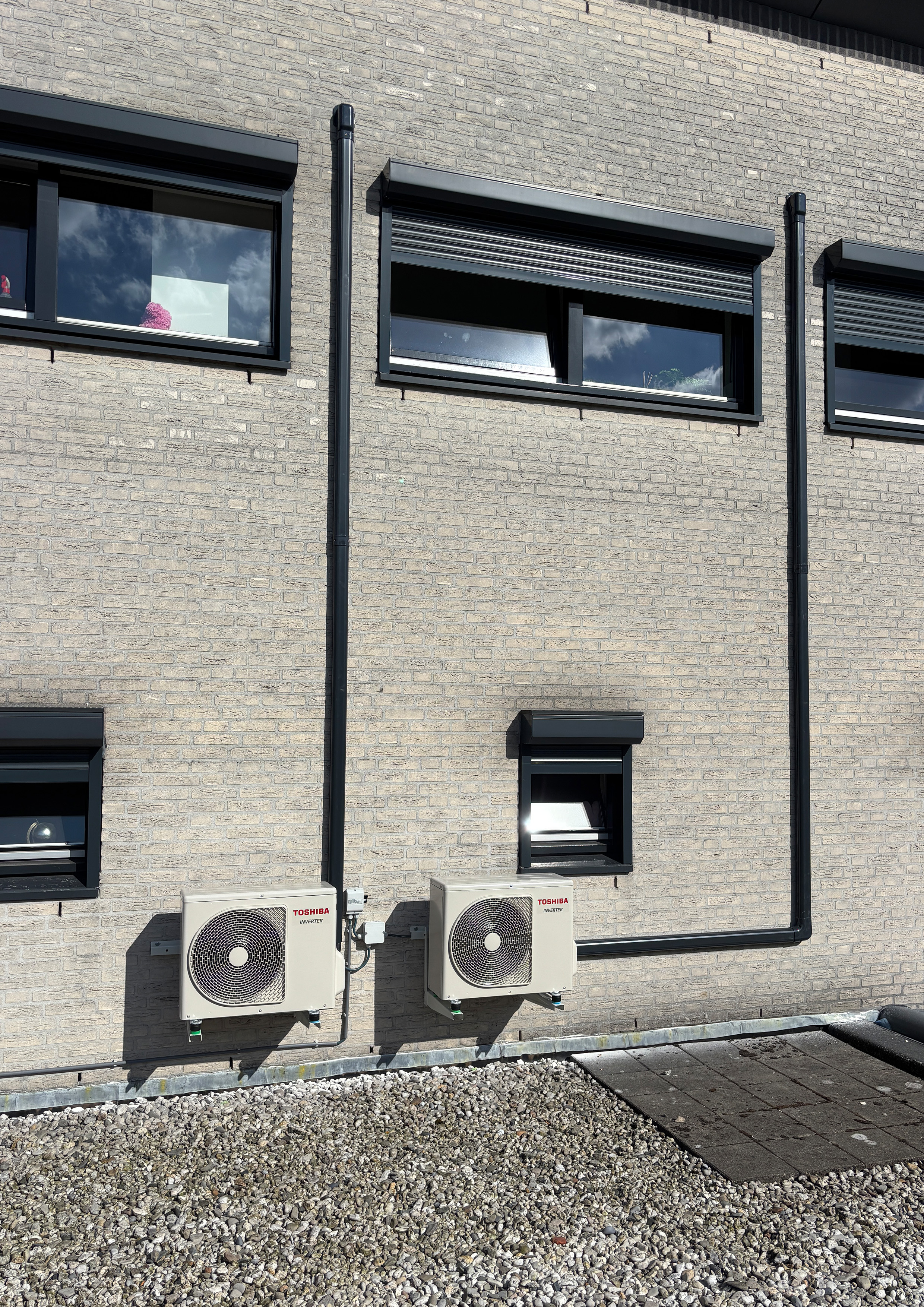 Strakke buitenopstelling met dubbele units.jpg